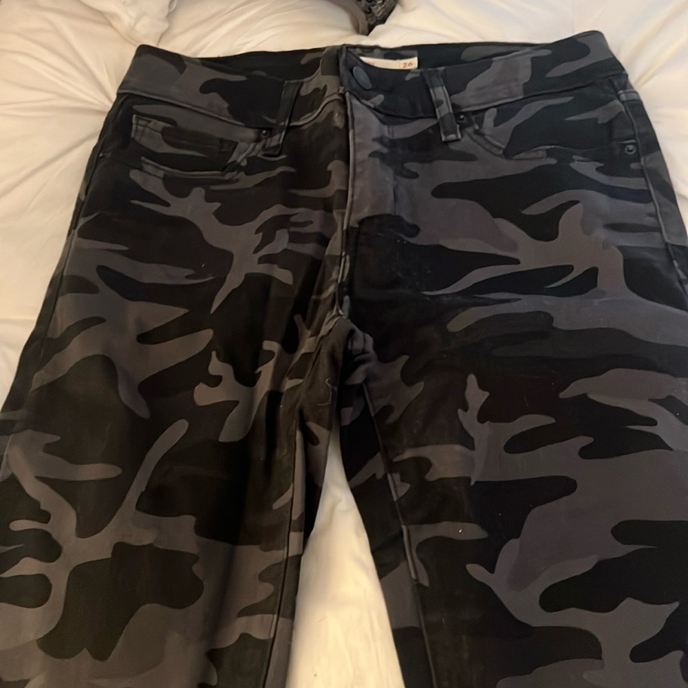 Levi’s Black and Gray Camo Skinny Jeans